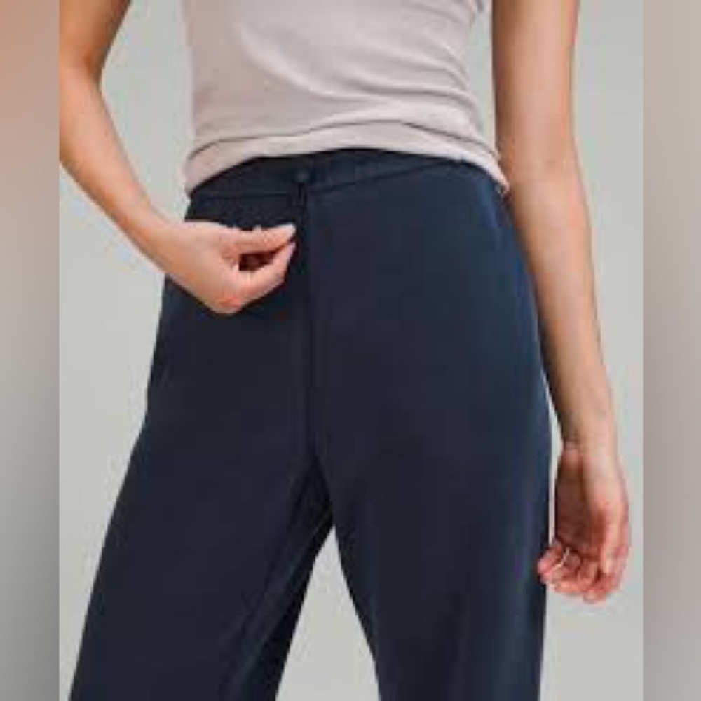 Lululemon Softstreme High-Rise Pant
True Navy Size：0 NWT - Picture 3 of 9